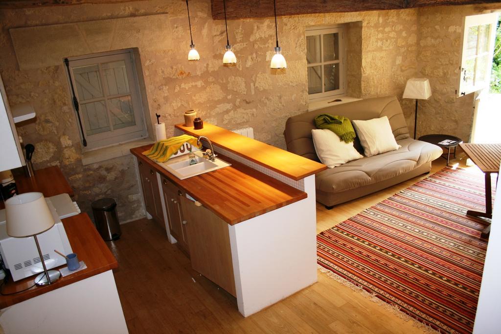 Gite Chateau De Chaintres Dampierre-sur-Loire Room photo